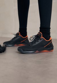 CXT2F - Trainingsschuh - blk/org