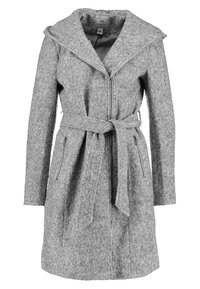 Grå knälång ullrock med dragkedja framtill, bälte i midjan, två sidofickor med dragkedja och bred krage.