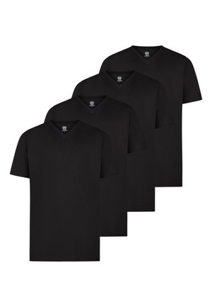 Fire ensfarvede sorte V-hals T-shirts med korte ærmer arrangeret i et trappetrins overlappende layout på en hvid baggrund.