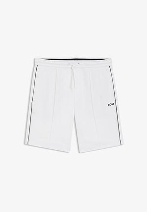 Pantalones cortos blancos con cordón, rayas negras en los laterales, bolsillos delanteros y el logo "BOSS" en la pierna derecha.