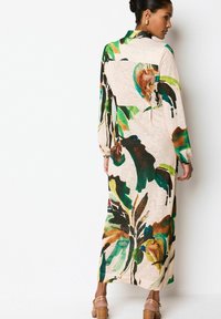 Next REGULAR FIT - Robe longue - ecru palm print