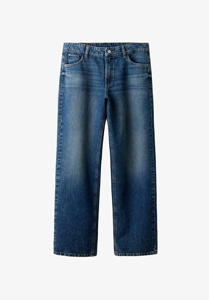 Jeans de mezclilla azul con un corte relajado, que presentan piernas rectas, cinco bolsillos y sutiles detalles de desgaste. Tejido duradero con un diseño clásico.