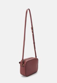 Coccinelle BEAT SOFT - Torba čez telo - brown