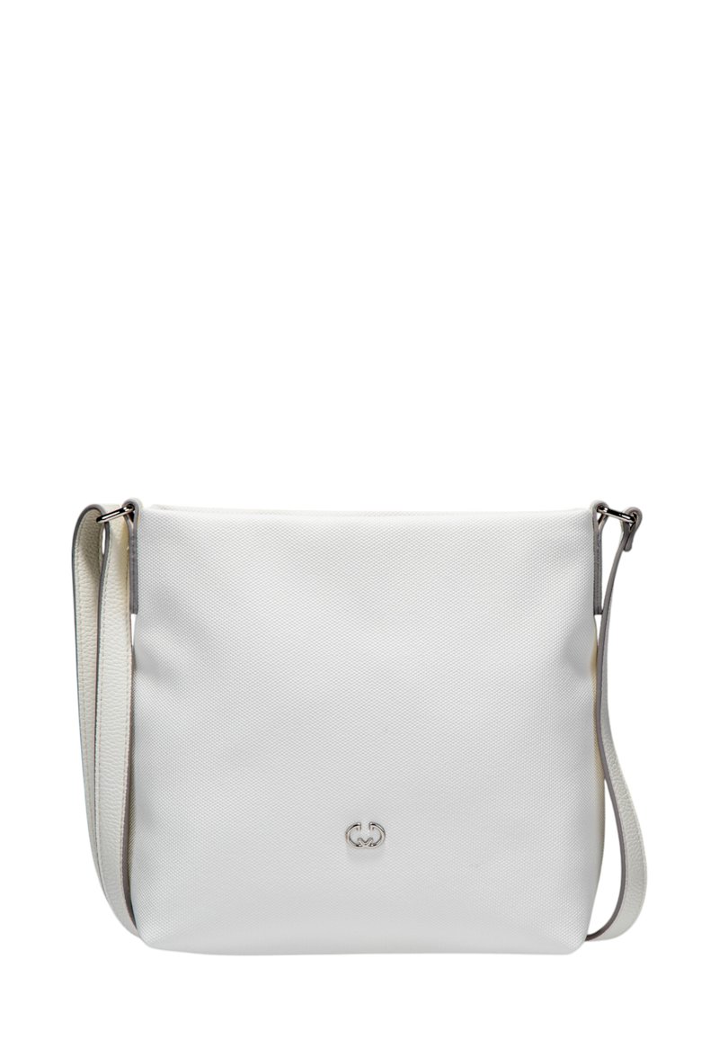 Bolso bandolera blanco hecho de un material texturizado con un acento de logo plateado. Presenta una correa ajustable y un diseño minimalista.