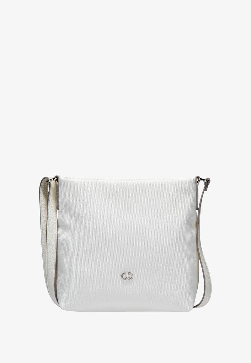 Bolso bandolera blanco hecho de un material texturizado con un acento de logo plateado. Presenta una correa ajustable y un diseño minimalista.