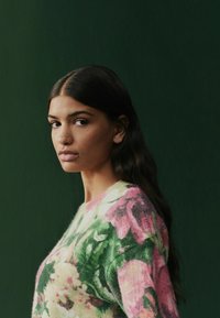 Next Pulover - pink floral