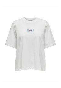 Witte katoenen T-shirt met gezakte schouders, een ronde halslijn, en blauwe tekst met de tekst "BEACH BRAZIL ESSENCE" in variërende lettergroottes.