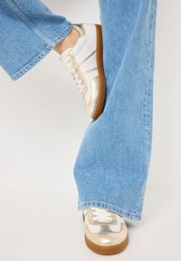 Tamaris Sneakers basse - offwhite gold