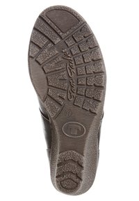 Semelle de chaussure en caoutchouc marron avec grip texturé, présentant un logo circulaire et la taille "37" embossée. Motif de traction profond.
