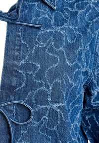 Zizzi MIT BINDEVERSCHLUSS UND TASCHEN - Farkkutakki - blue denim destroy