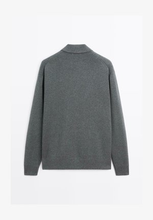 Gray knitted sweater featuring a collar and long sleeves, with a ribbed hem and cuffs. The texture appears soft and slightly textured.