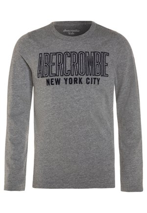 Grå langærmet børneskjorte med rund hals, med sort tekst "ABERCROMBIE NEW YORK CITY" foran.