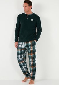 Buratti REGULAR FIT SET - Pyžamová súprava - green