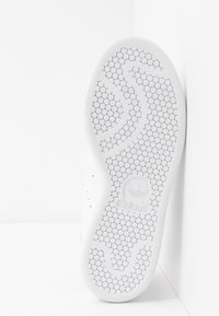 adidas Originals STAN SMITH - Sneakers basse - footwear white/real pink