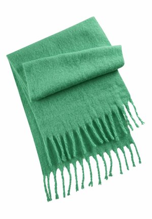 Écharpe en laine douce verte avec bords à franges, soigneusement pliée sur un fond blanc.