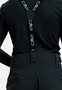 Sorte skibukser med justerbare seler, der har "CMP"-branding. Glat tekstur, elastisk talje og en sikker metalspænde-lukning.