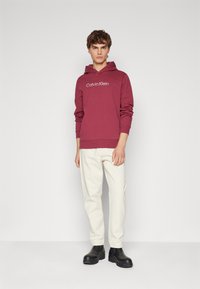 Calvin Klein DEGRADE LOGO HOODIE - Sweatshirt - deep starfire