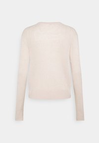 Pull tricot à manches longues de couleur beige clair avec un col rond, présenté de dos sur un fond blanc uni.