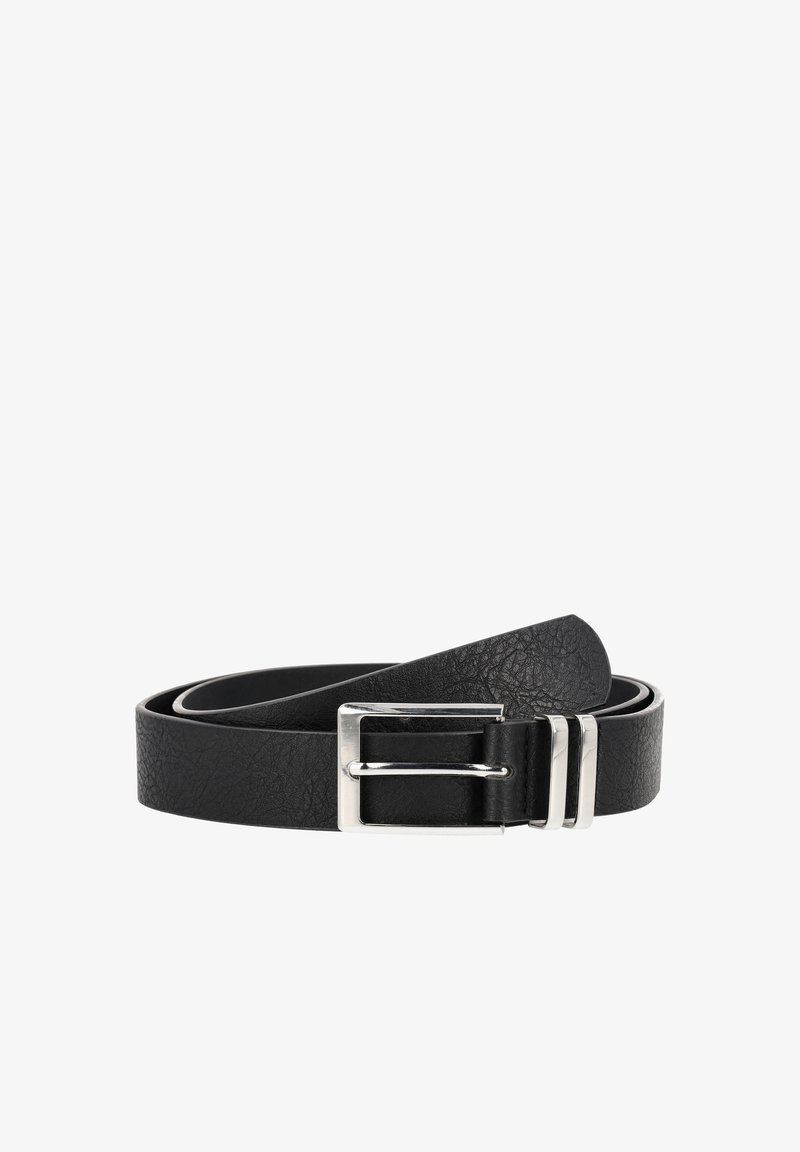 Zwarte leren riem met een gestructureerde afwerking, voorzien van een zilveren metalen gesp en twee prongen. Het ontwerp is plat en eenvoudig.