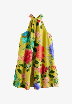 Blommönstrad solklänning i klar gult, med halterneck, rynkade detaljer och en flerlagrad fåll. Texturerat, lättviktigt tyg.