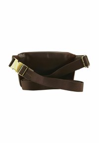 Banane en cuir marron avec une sangle ajustable et une boucle dorée. Le sac est présenté de profil, mettant en valeur sa forme et sa fermeture.