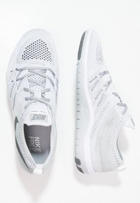 Nike Performance Scarpe da allenamento - white