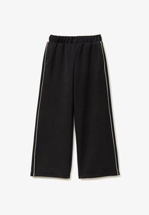 Pantaloni neri a gamba larga con elastico in vita e strisce laterali bianche, stesi su uno sfondo bianco.