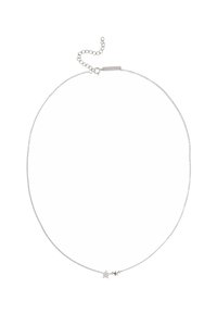 Collier en argent avec une fine chaîne et un pendentif en étoile. L'étoile est ornée de petites pierres précieuses. Longueur ajustable avec un fermoir à l'arrière.