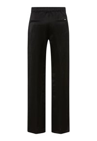 Pantalons larges noirs avec une texture lisse, taille élastique, deux poches arrière et un design minimaliste. Matériau élégant et léger.