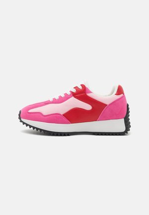 Trainers - pink