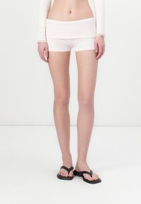 Gina Tricot - BASIC FOLDED HOT PANTS - Šorti - shrinking violet Miniatūras attēls 1