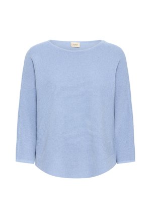 Šviesiai mėlynas megztinis su apvaliu kaklu ir trijų ketvirčių rankovėmis. Pasižymi minkšta tekstūra ir laisvu siluetu.