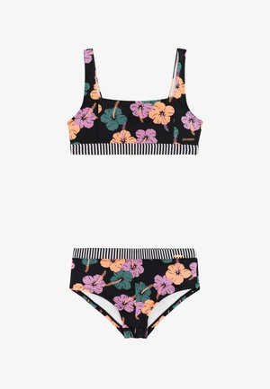 Bikini noir avec des fleurs d'hibiscus orange, violettes et vertes, et une bordure rayée noir et blanc sur le haut et le bas.