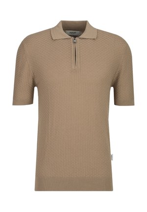 Beige korte mouw gebreide polo met structuurpatroon, rits bij de kraag en klein stoffen merklabel aan de zijzoom.