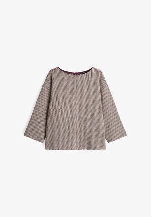 Pull en tricot beige et marron avec des manches larges et un col rond, posé à plat sur un fond blanc.