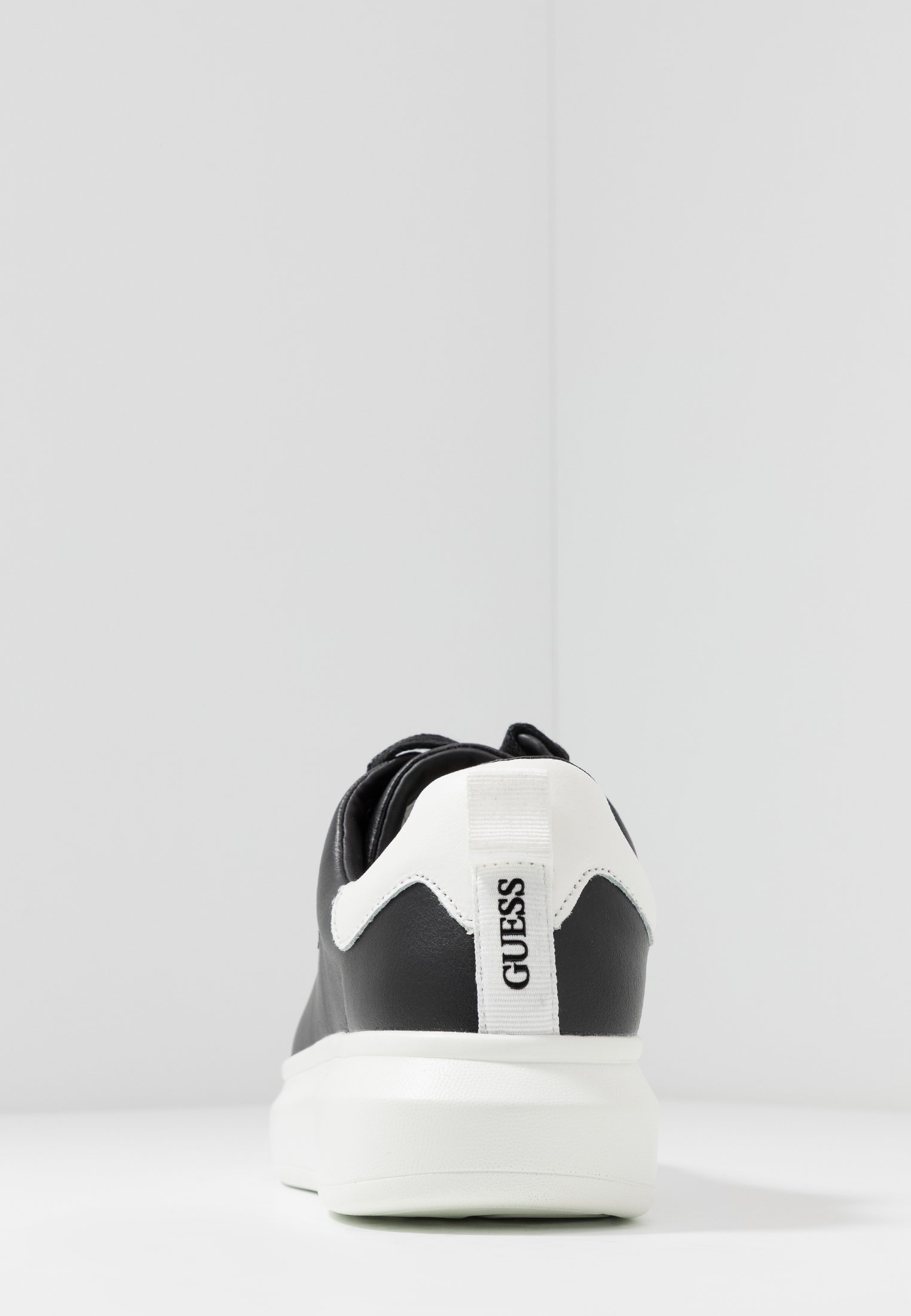 guess white kurt trainers