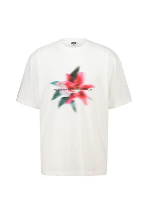 Weißes Baumwoll-T-Shirt mit einem verschwommenen pinken Blumendesign, grünen Blättern und schwarzem Text, der "Der Botanische Garten, Central Park, NY" sagt.