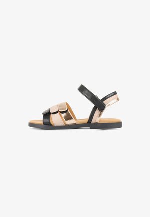 Zwarte en metallic gouden sandalen met een platte zool, gekruiste banden en een verstelbare enkelband. Gladde textuur met een minimalistisch ontwerp.