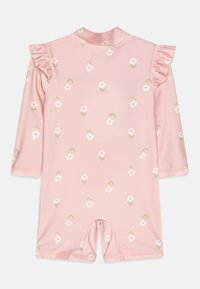Maillot de bain une pièce rose avec un motif floral et des manches volantées, fabriqué à partir d'un matériau lisse et extensible pour le confort.