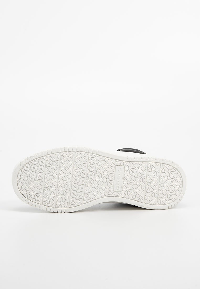 Semelle noire de sneaker avec une semelle extérieure en caoutchouc blanc texturé, présentant un motif géométrique et le logo de la marque au centre.