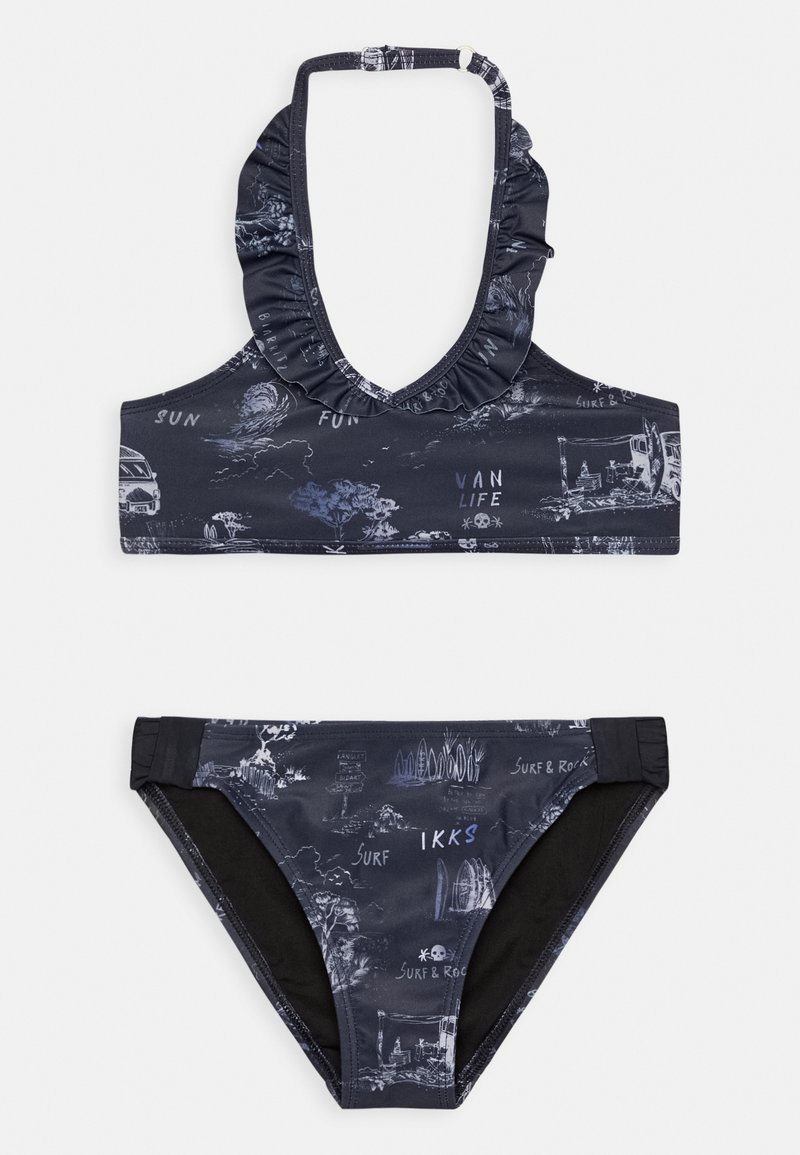 Biquíni de duas peças azul-marinho com um topo de halter com babados e estampas gráficas, combinando com uma parte de baixo de cintura baixa e forro interior preto.
