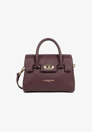 Borsa in pelle borgogna con design strutturato, hardware dorato, doppio manico e tracolla regolabile. Presenta il logo impresso sul davanti.
