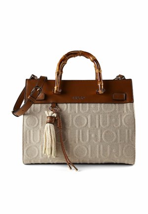 Borsa in tessuto beige con logo in rilievo, dettagli in pelle marrone, manici in bambù, tracolla staccabile e dettaglio decorativo con nappina.