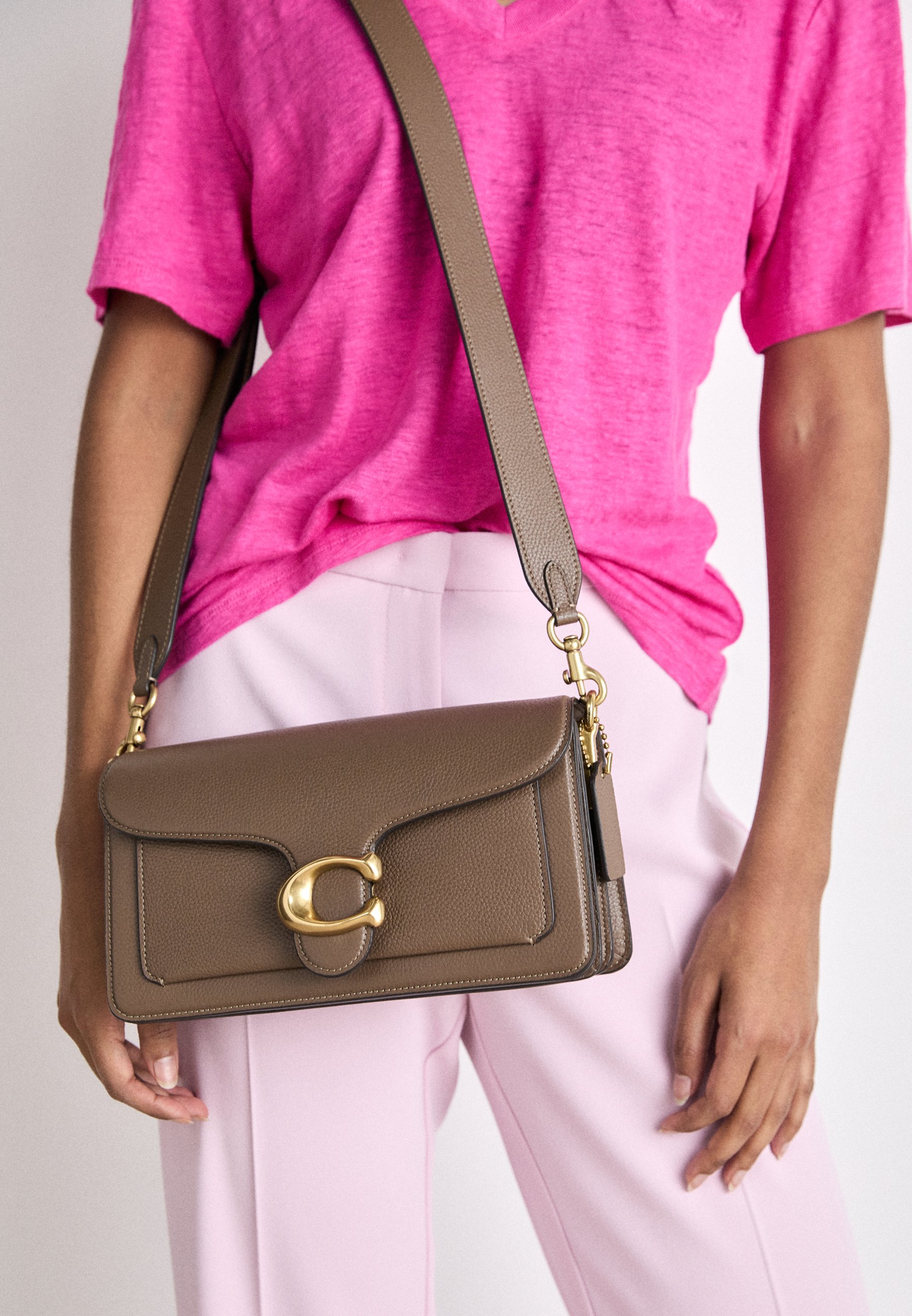 coach dark brown leather shoulder bag