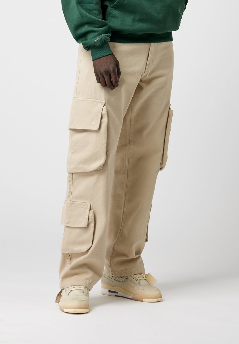 travel pants beige