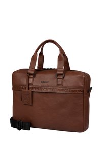 Bruine leren laptoptas met een gestructureerde afwerking, twee handvatten aan de bovenkant, een afneembare schouderriem en een geperst logo aan de voorkant.