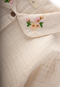 Cigit MUSLIN  - Nööpidega pluus - off-white