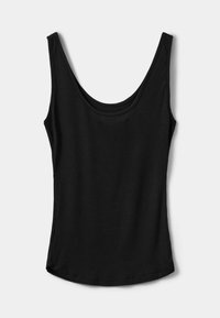 Čierny bezrukávový top vyrobený z rebrovanej textílie, s okrúhlym výstrihom a mierne zakriveným lemom, hladká štruktúra a bez viditeľných vzorov.