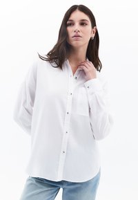Unausgewählt, white