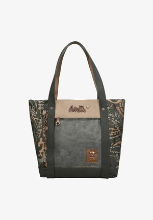 Tote bag van donkergrijs synthetisch materiaal, beige paneel en decoratieve bedrukte accenten. Heeft dubbele handvatten en een ritszak.
